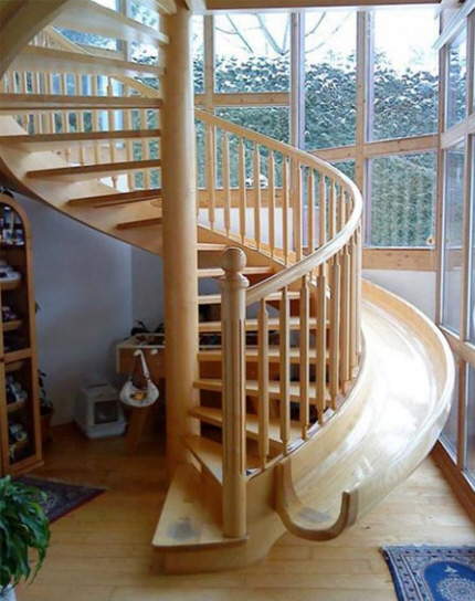 Design-Spindel-trappe med omegnens mest populære 1.sals små-børneværelse.