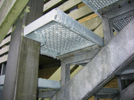 Udskiftning af træ trappetrin med standard pladetrin