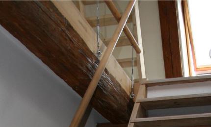 Stålwire ophæng af trappe gelænder rækværk og håndliste.