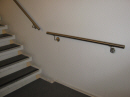 Trappegelænder, rækværk: Håndliste i rustfrit stål.