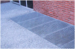 Moderne varmt galvaniserede lyskasseriste,  zink rustbeskyttelse: Varmgalvaniseret / Varmforzinket iht. DS/EN ISO 1461:1999. 